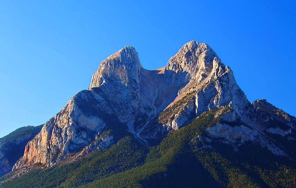 El Pedraforca i SaldesSaldes, el Berguedà, Barcelona