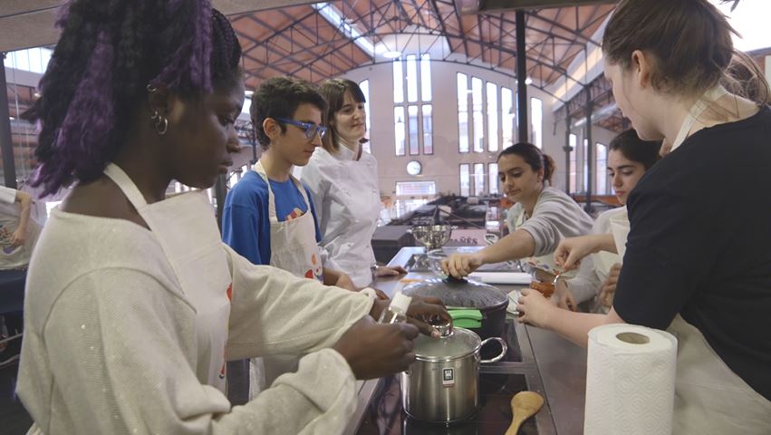 El projecte ‘Cuina sense pares’ apropa l’alimentació saludable a joves a partir de 14 anys amb tallers i contingut web TallerCuinaSensePares10